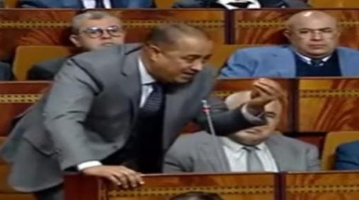 رئيس جماعة مولاي عبد الله والبرلماني عن الاتحاد الاشتراكي بالبرلمان يسائل عن فريق كرة القدم الوداد.. وينسى الجماعة!