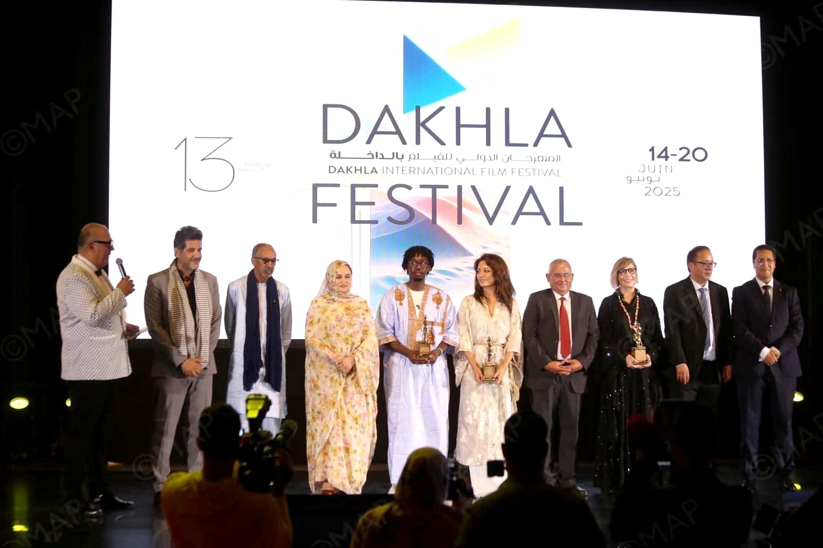 الداخلة تتلألأ بنجوم السينما: تكريم وإلهام في مهرجانها الدولي