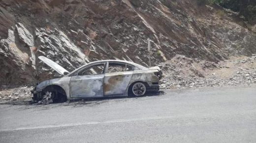 حريق مهول يأتي على سيارة نفعية بين تحناوت ومولاي إبراهيم دون خسائر بشرية