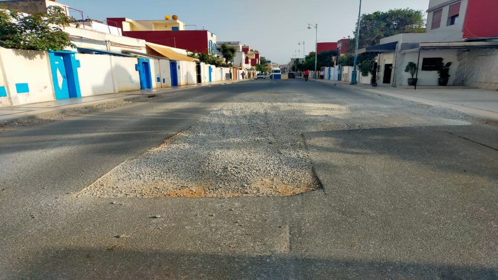 العرائش..تدهور حالة طريق بعد 60 يومًا من الإصلاح