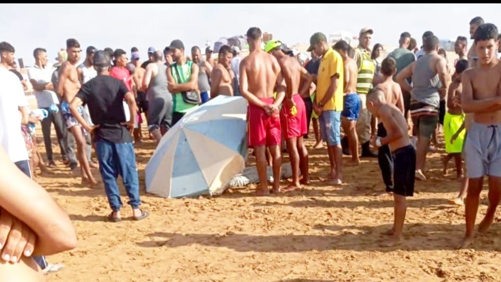 شاطئ مريزيقة يلفظ جثة شاب غريق ينحدر من زاوية سيدي إسماعيل بعد يومين من البحث