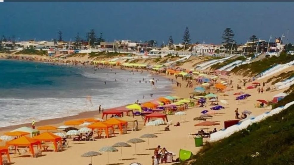 فوضى الصيف في سيدي بوزيد: الشاطئ يُختطف أمام أعين الجميع