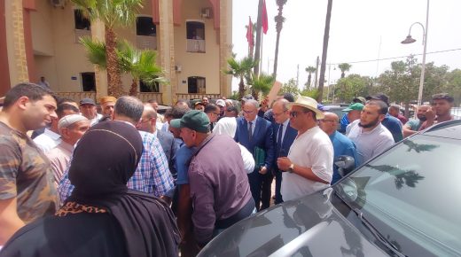 عامل إقليم برشيد يشرف على دراسة مشروع تأهيل شوارع حد السوالم ويوجه رسائل حازمة للمسؤولين