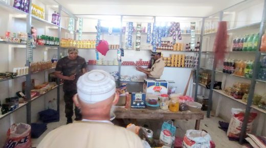 حملة تفتيشية مفاجئة تسفر عن حجز سلع منتهية الصلاحية وأكياس بلاستيكية بجماعة السوالم الطريفية