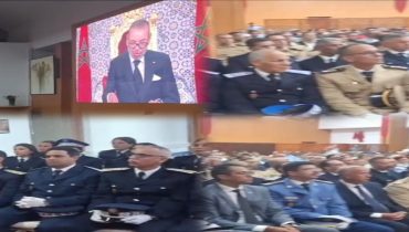 الجديدة..بقاعة الاجتماعات عامل الاقليم امحمد العطفاوي وكبار المسؤولين ينصتون للخطاب الملكي