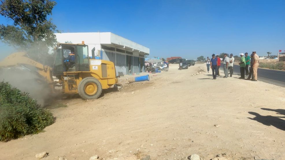 السلطة المحلية بالسوالم الطريفية تشن حملة واسعة لتحرير الملك العام ومراقبة جودة المواد الغذائية استعداداً لمشروع ملكي مرتقب