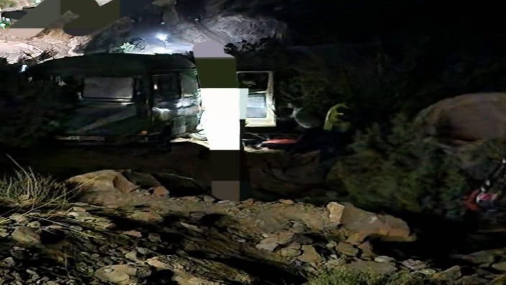زاوية احنصال ازيلال ..انقلاب حافلة تقل مدعوي عرس تسفر عن اصابة 20 شخص