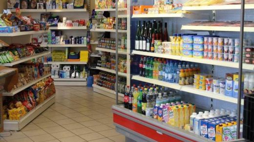 المحلات التجارية الكبرى بسيدي بنور.. استغلال بلا حدود وغياب للمراقبة الدائمة