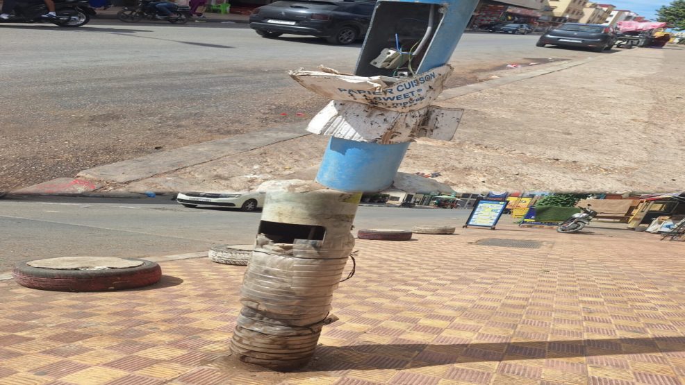 الجديدة..اعمدة كهربائية عارية تهدد المارة بحي ملك الشيخ !