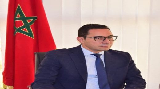 عامل إقليم سيدي بنور يدعم مباريات البطولة الوطنية لكرة القدم من خلاله حضوره لمتابعة مباراة الدفاع الحسني والرجاء الرياضي