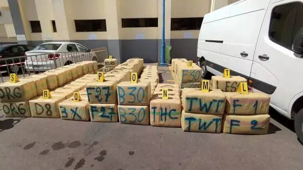 عملية أمنية نوعية تُسفر عن إحباط محاولة تهريب أزيد من 3.5 أطنان من مخدر الشيرا بإقليم الصويرة