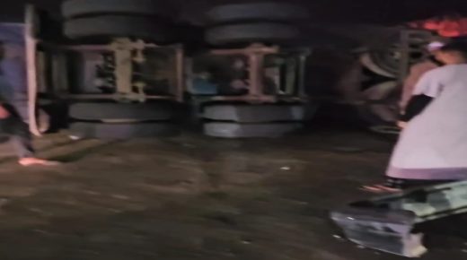 حادث انقلاب شاحنة محملة بالحبوب على الطريق الوطنية بين الدار البيضاء والجديدة قرب الخيايطة