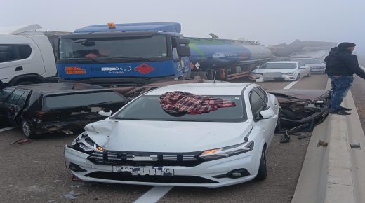 الجديدة ..حادثة سير جماعية خطيرة بالطريق السيار بسبب الضباب الكثيف بين أزمور والجديدة