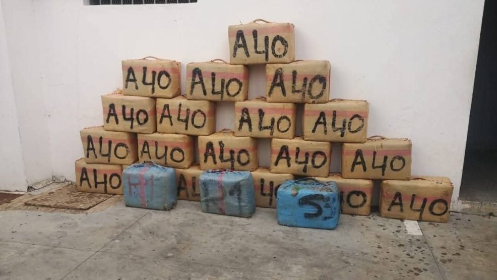 بوسكورة : كوكبة الدراجات النارية للدرك تضبط 5 أطنان من الشيرا داخل صهريج شاحنة