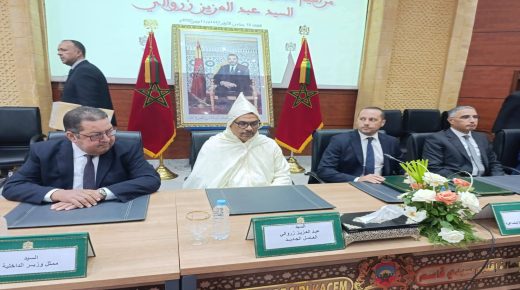 سيدي قاسم .. وزير الصحة يشرف على تنصيب عامل الاقليم الجديد