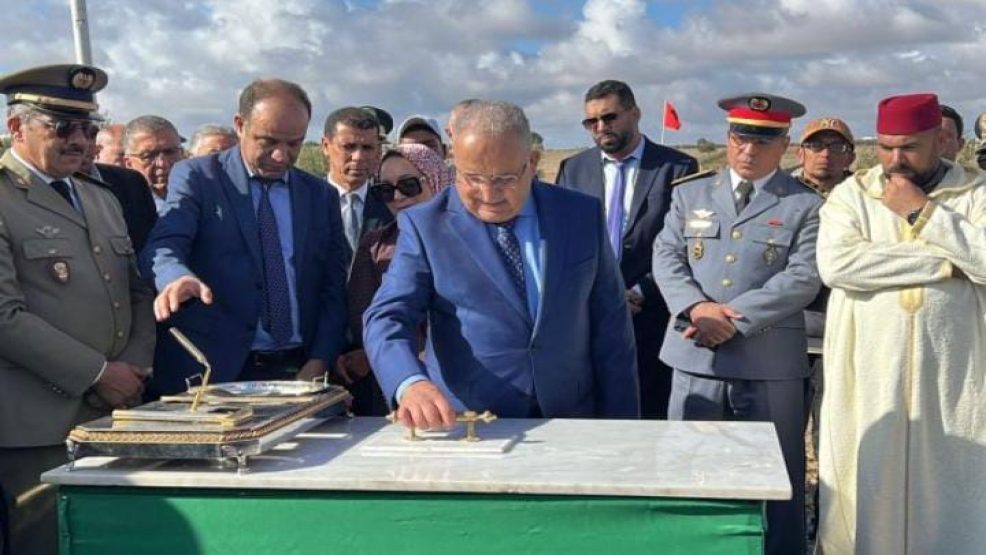 عامل إقليم الخميسات يشرف على وضع الحجر الأساس لبناء ثانوية المهدي المنجرة بجماعة ايت واحي