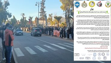 خريبكَة.. عمال الوساطة الفوسفاطيين يخوضون وقفة إحتجاجية أمام الإدارة المحلية للفوسفاط بدعوة من التنسيق الوطني النقابي للعمال والعاملات