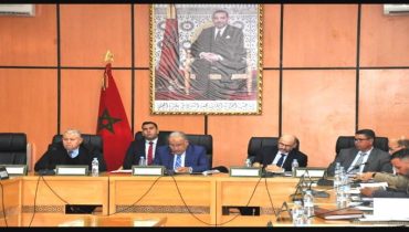 القافلة الجهوية لدعم المقاولات تحط الرحال بعمالة إقليم الخميسات