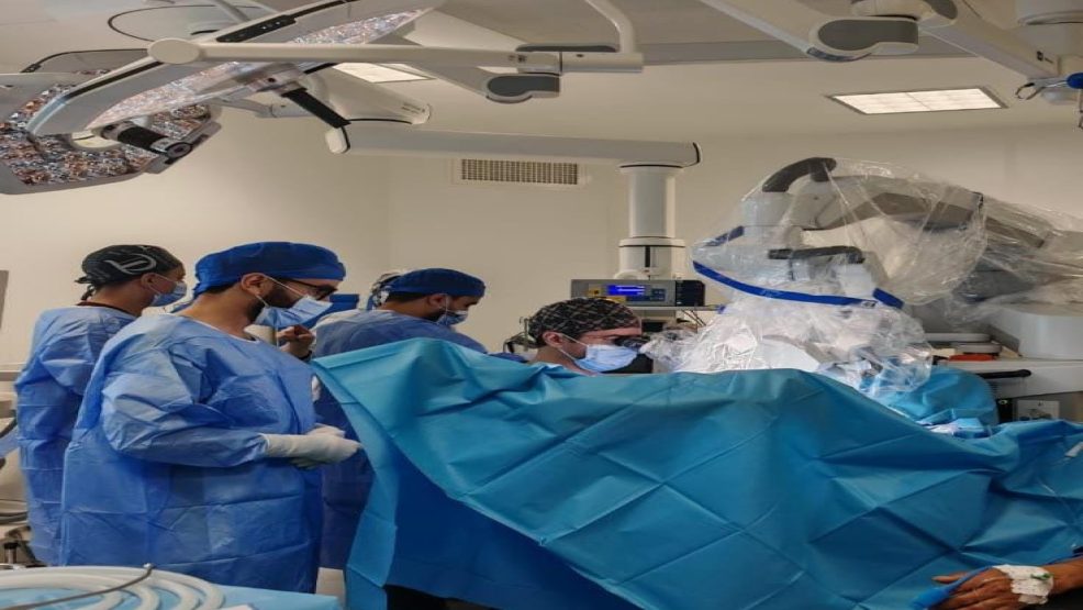 المركز الاستشفائي الجامعي محمد السادس بأكادير ينجح في أول عملية ترميم للإحليل باستعمال الجراحة المجهرية على الصعيد الوطني