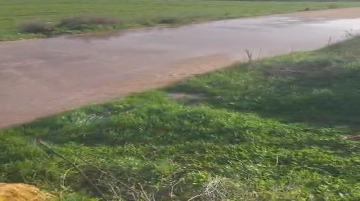 مولاي عبد الله..هدر أطنان من الماء الصالح للشرب لساعات طويلة إثر انفجار “قادوس”يكشف صمتا مقلقا وتقصيرا غير مبرر