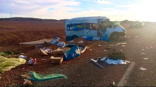 9 جرحة في حادثة انقلابة سيارة للنقل المزدوج بطريق طاطا – أقا