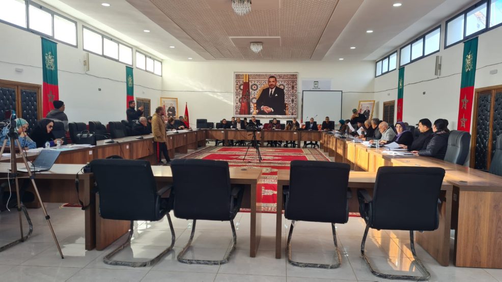 الجماعة الترابية لسيدي بنور تصادق على تمديد عقد التدبير المفوض لقطاع النظافة لسنة إضافية