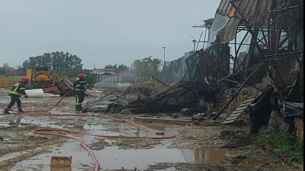 حريق مهول يأتي على مستودع عشوائي للمتلاشيات بدوار الرمل بإقليم برشيد