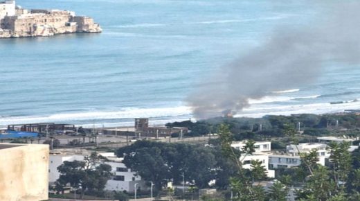 إقليم الحسيمة.. حريق مفاجئ يطال مقهى موسميًا مغلقًا بشاطئ أصفيحة