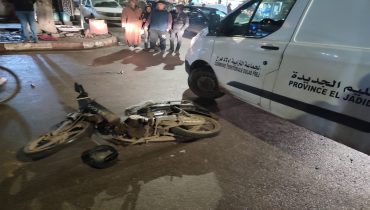 اولادفرج اقليم الجديدة ..حادث سير بالشارع الرئيسي في الاتجاهين وفرار مرتكبيها