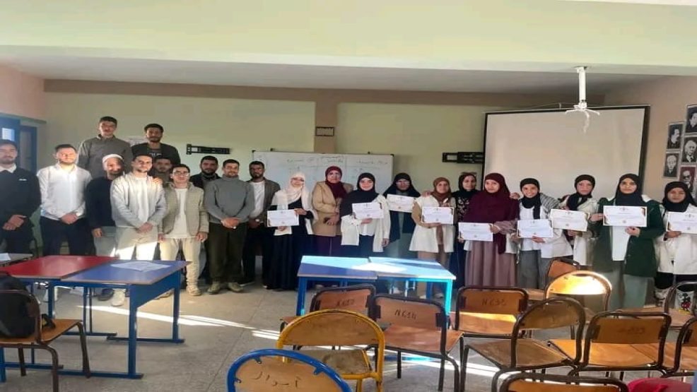 سيدي شيكر اليوسفية ..الثانوية التأهيلية ابن المعتز تحتفي بتلامذتها المتفوقين في حفل تربوي متميز