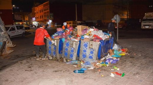 حاويات الأزبال وسط “رومبوان” بأيت ملول: خطر يهدد السلامة العامة ومخالفات قانونية محتملة