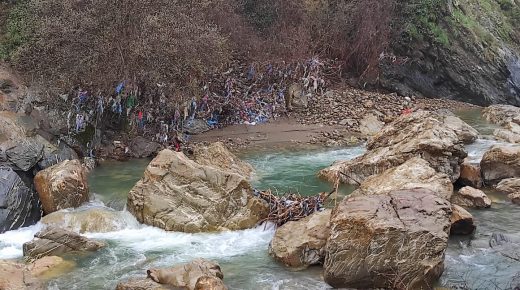 واد مزيغ بإقليم الحسيمة مهدد بالتلوث نتيجة الإهمال والرمي العشوائي للنفايات