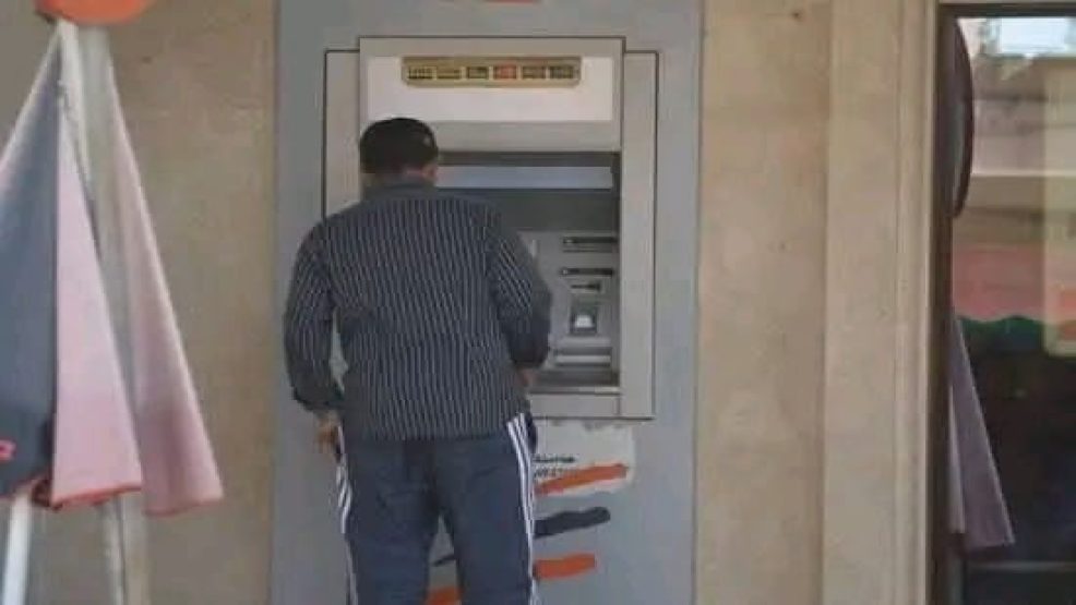 الحسيمة ..أستاذ متقاعد يفقد 300 درهم في شباك أوتوماتيكي