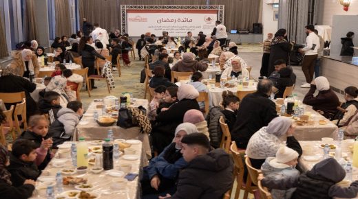 وكالة بيت مال القدس ترسم البسمة على وجوه 500 يتيم في إفطار رمضاني بالقدس