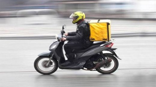 دراجو التوصيل  .. ضحايا ظروف أم ضحايا تهور !