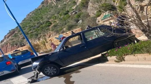 الحسيمة.. حادث سير خطير بين سيارة أجرة ومركبة نفعية بمدخل المدينة