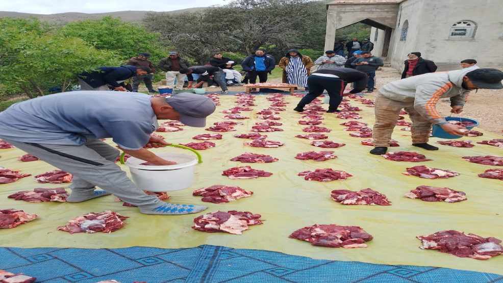 الحسيمة.. سكان دوار أغزار إمزيرن يحتفلون بعيد الفطر بتقليد “الوزيعة”