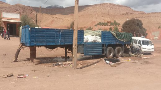 إقليم ورزازات..استغلال مقطورة كمحل عشوائي بتوندوت: إشكالات قانونية وتهديدات للصحة العامة