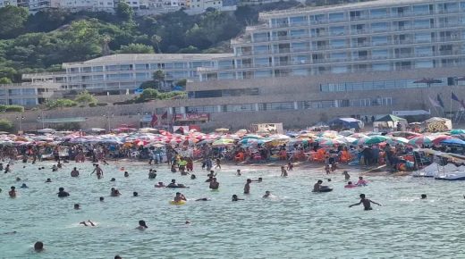 تصنيف وطني يصنف أربعة شواطئ بالحسيمة “غير صالحة للسباحة” ويدق ناقوس الخطر البيئي