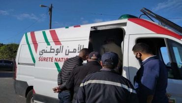 توقيف شخصين بالحسيمة بعد اعتداء على شرطي وفرار مشتبه فيهما