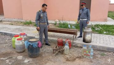 قلعة السراغنة .. الدرك الملكي بتملالت يُحبط نشاط وحدة تقليدية لتقطير “الماحيا” ويحجز مواد أولية ومسكرات جاهزة