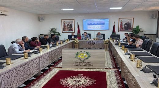تافراوت: المصادقة على اتفاقية التأهيل الحضري وإطلاق 5 مشاريع مهيكلة تشمل الأحياء والسوق والمطرح والمدخل الغربي