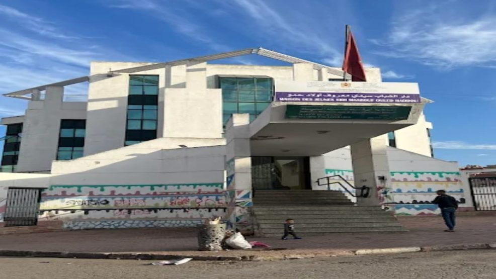 الدار البيضاء.. دار الشباب سيدي معروف “وعكة صحية مفاجئة تُبعد المدير عن مهامه” وتثير نقاشاً حول ظروف العمل