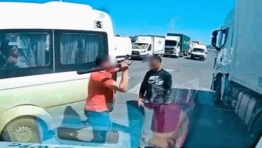 15 سنة سجناً نافذاً وتعويض بـ10 ملايين سنتيم في قضية الاعتداء الخطير على سائق شاحنة بـالقنيطرة