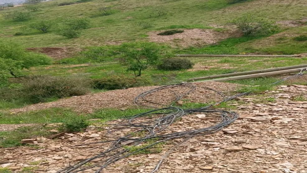 خطر الأسلاك الكهربائية العارية يهدد سلامة ساكنة تيفروين بالحسيمة