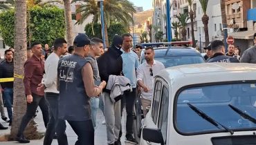 إعادة تمثيل جريمة سطو على وكالة صرف العملات بالحسيمة بعد توقيف أحد المشتبه فيهم بمكناس