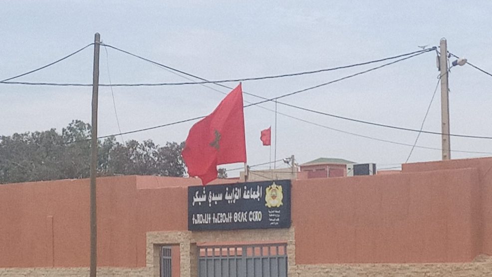 واخيرا ..جماعة سيدي شيكر تستبدل العلم الوطني بآخر يليق برمزية الوطن