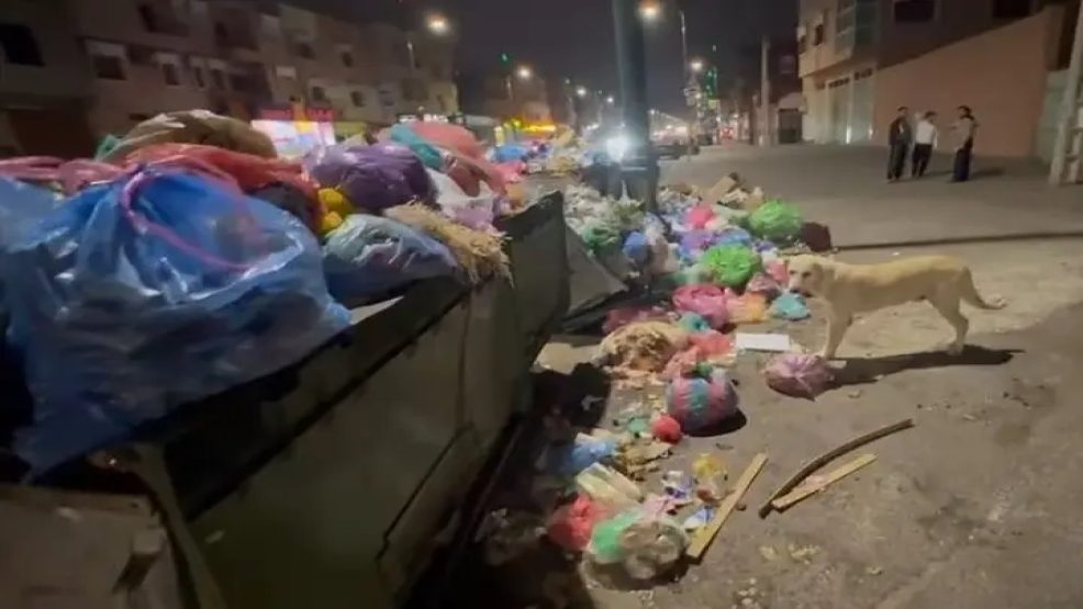 حي أزرو بايت ملول يختنق وسط الأزبال.. والساكنة تستغيث قبل عيد الأضحى