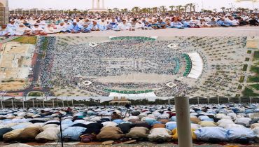 تكبيرات العيد تملأ سماء العيون.. حضور كبير بساحة المشور لأداء صلاة عيد الأضحى