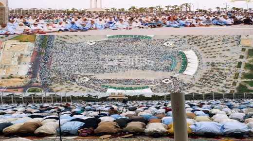 تكبيرات العيد تملأ سماء العيون.. حضور كبير بساحة المشور لأداء صلاة عيد الأضحى